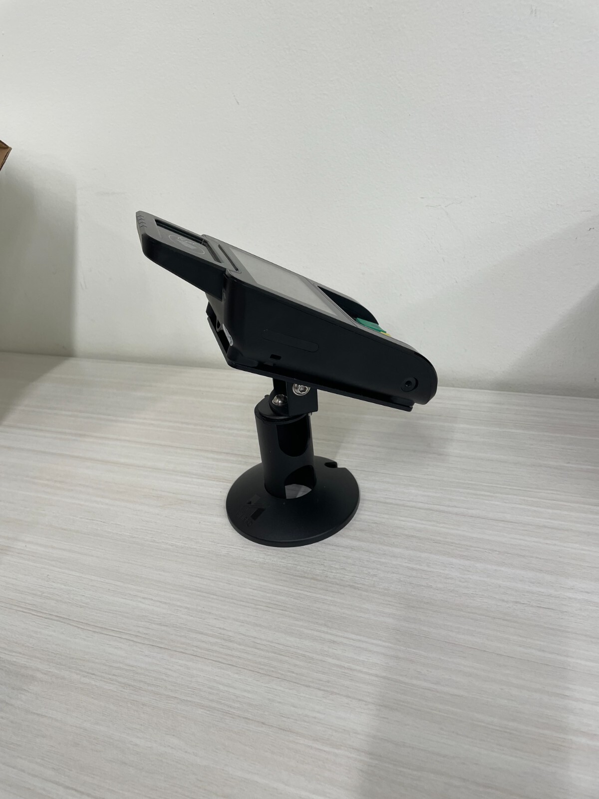 Pax Q30 Stand – Tilts/Swivels – Countertop