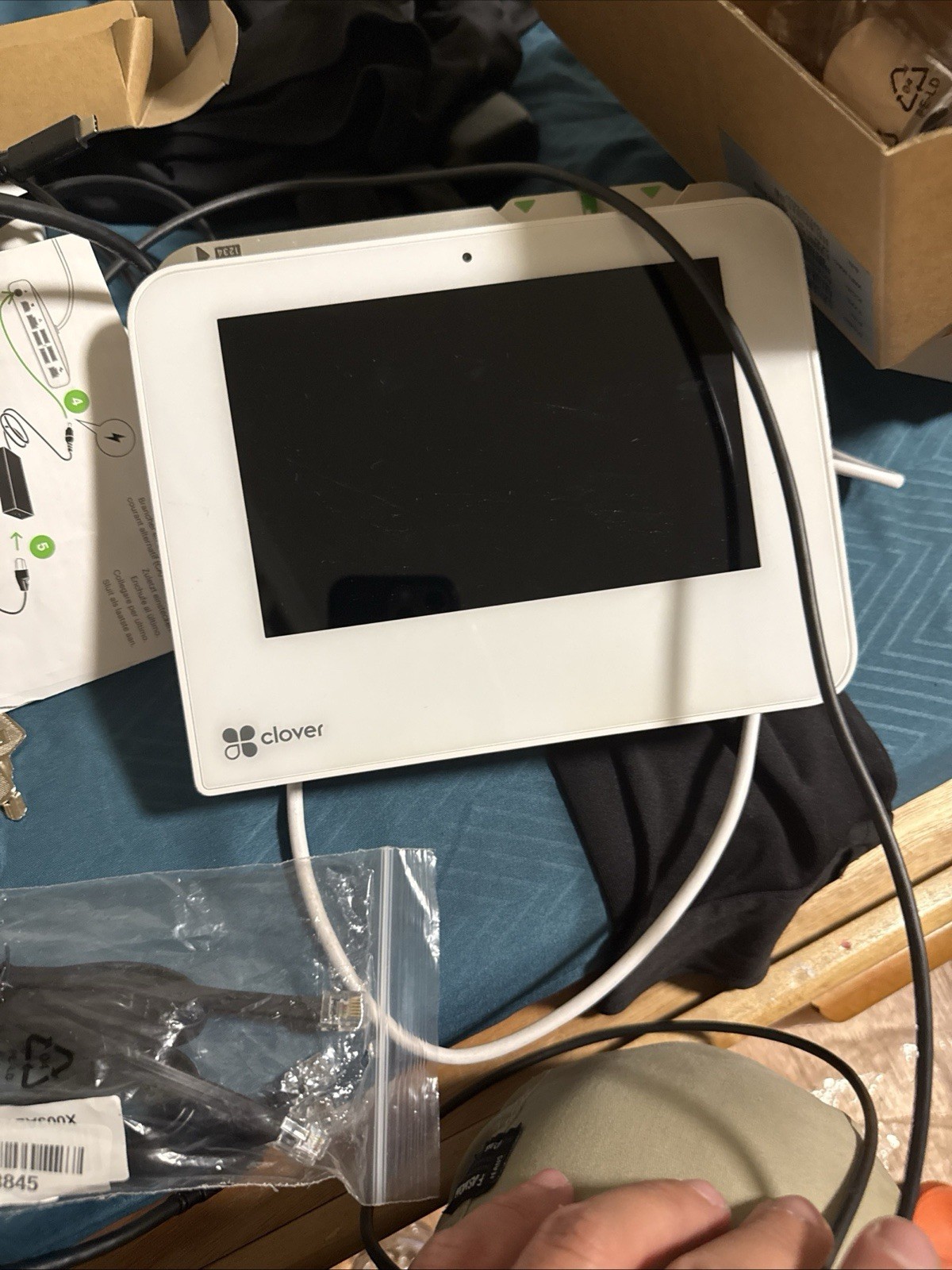 Clover Mini Credit Card Terminal White w/ Stand/Hub & Cables