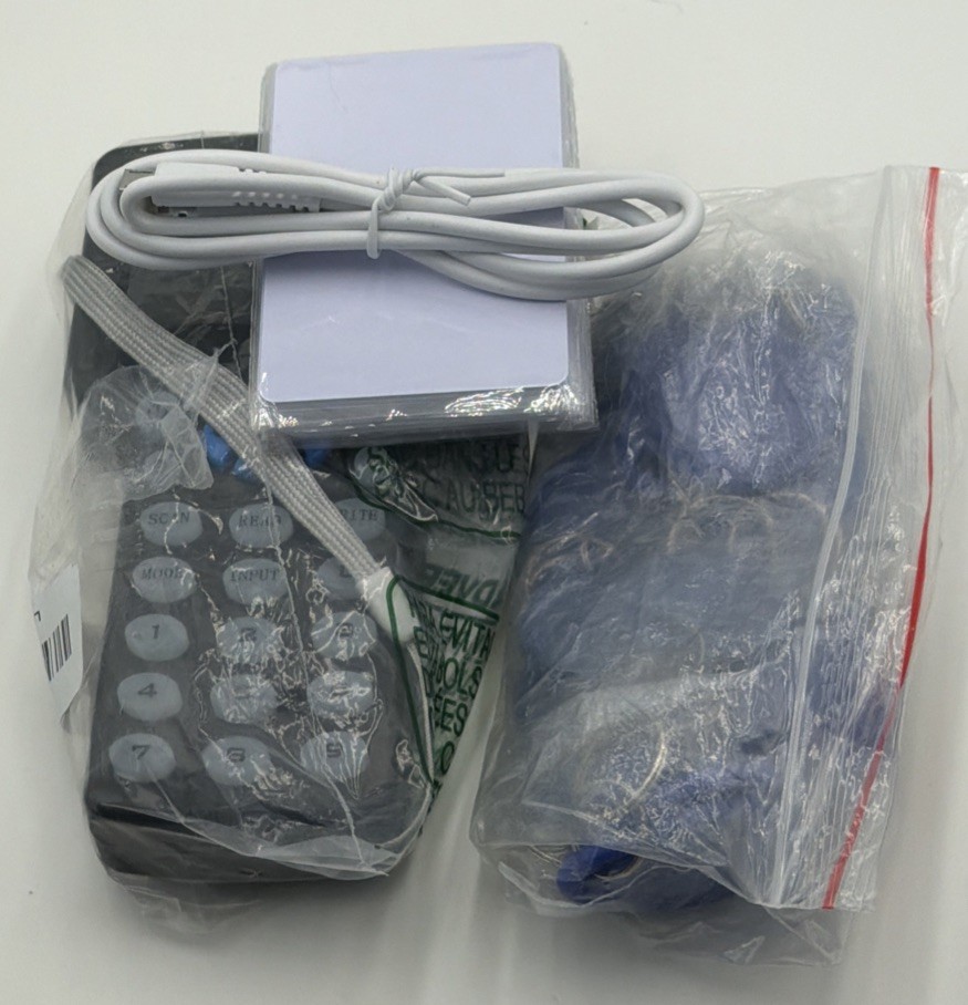 Smart RFID NFC Copier,10 Frequency Handheld 10 Keychain &10 UID Keychain: 8A2