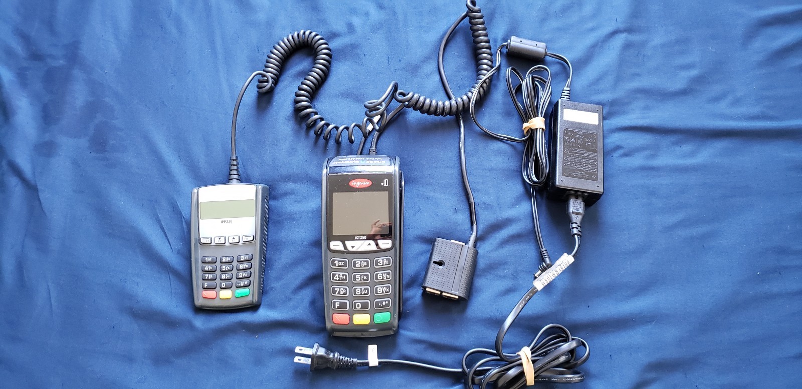 Ingenico ICT250 Credit Card Terminal W EVM NFC & IPP220 Pin Number Input Pad.