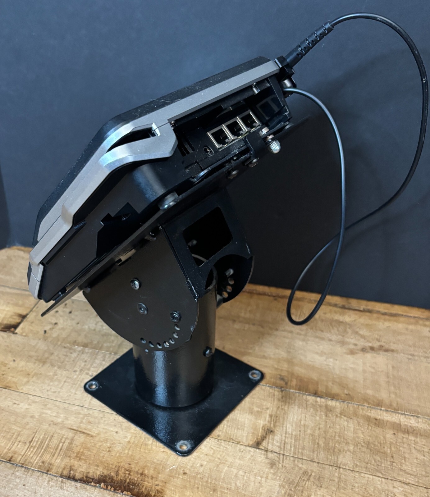 VeriFone MX 915 Card Terminal with swivel stand base (E)