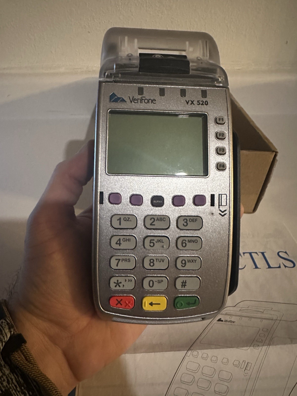 Verifone VX520 POS Credit Card Reader Machine w Print Paper Cords Hardly Used
