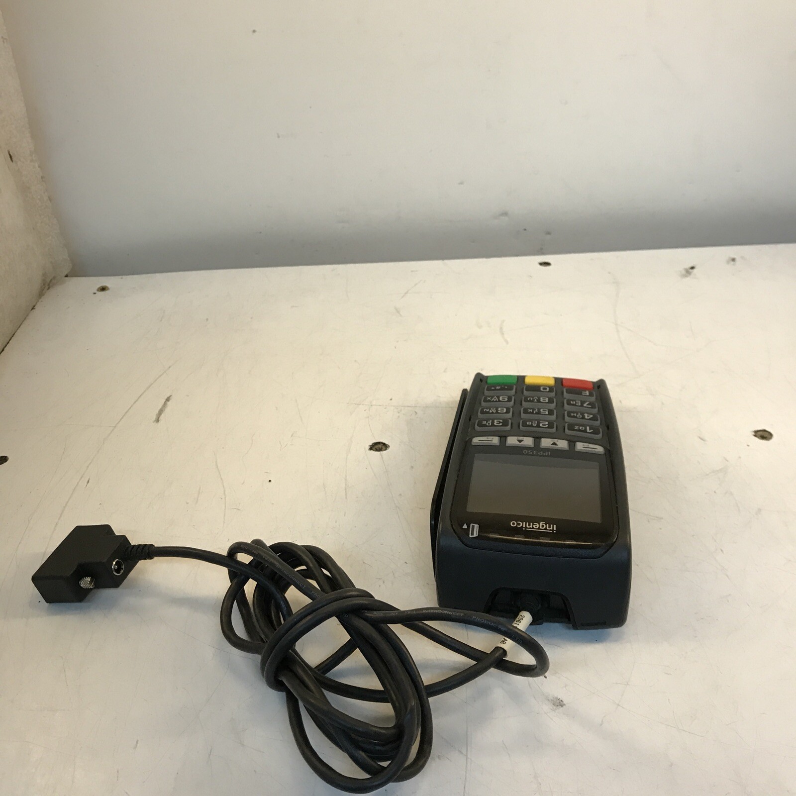 lot of 7 Ingenico IPP350 Credit Card Terminals powers on