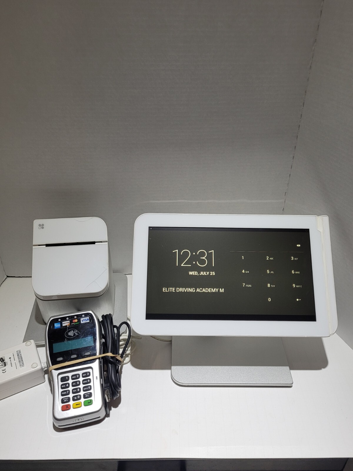 Clover 1.0 POS Station C100 And P100 With Cords And First Data FD-35 Read