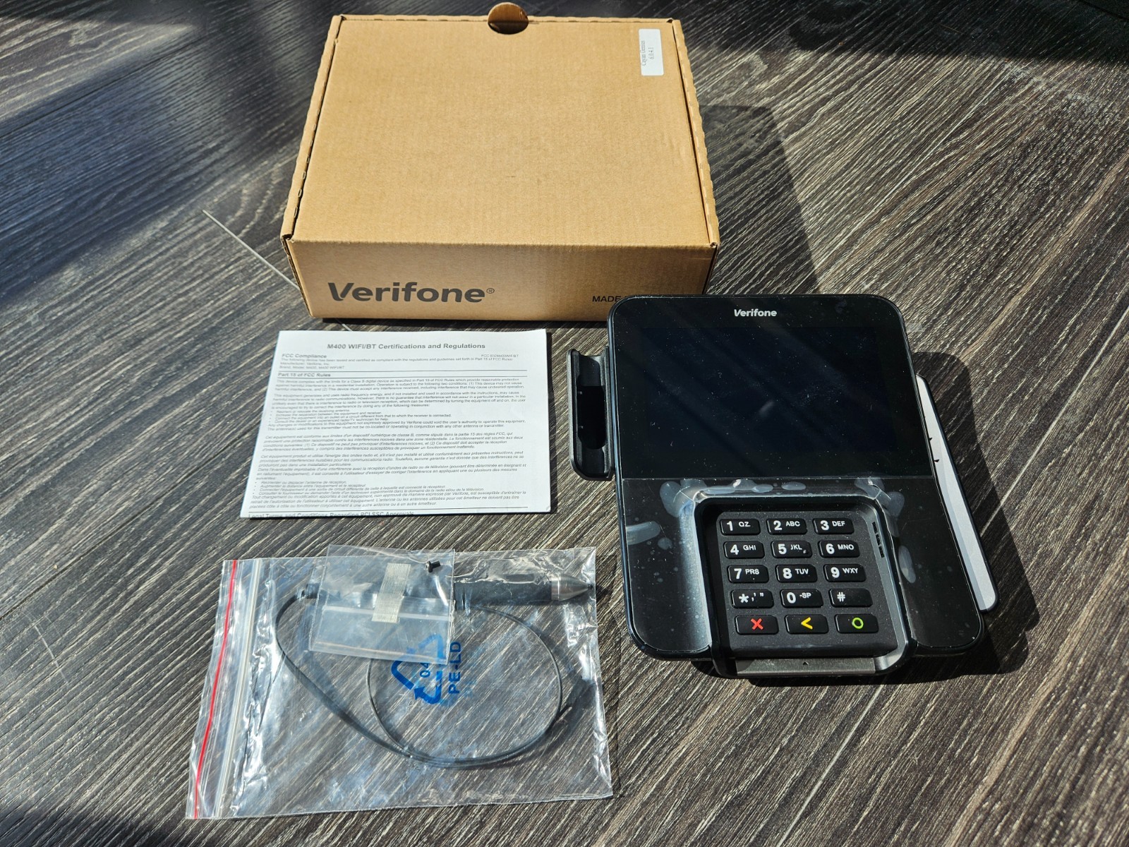 Verifone M400 WiFi/BT Credit Card Terminal with Stylus. No PoE adapter. Orig box
