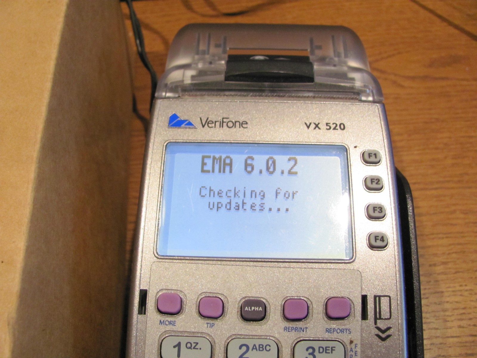 VeriFone VX520 Credit Card Terminal Machine Powers On w/Cords & Box