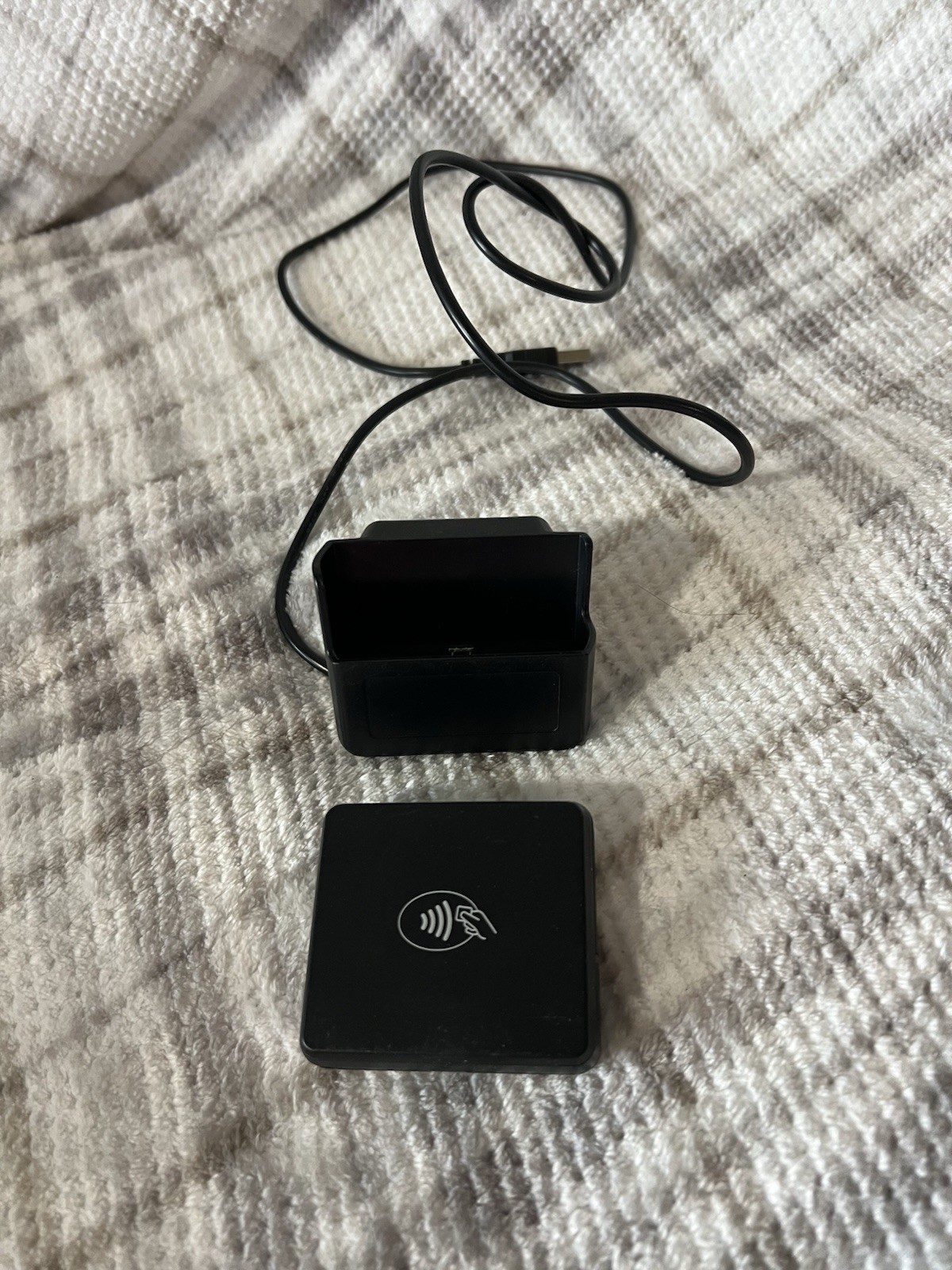 BBPOS CHB2A Chipper 2X BT Bluetooth NFC Card Reader 2AB7X-CHB2X W/ Dock
