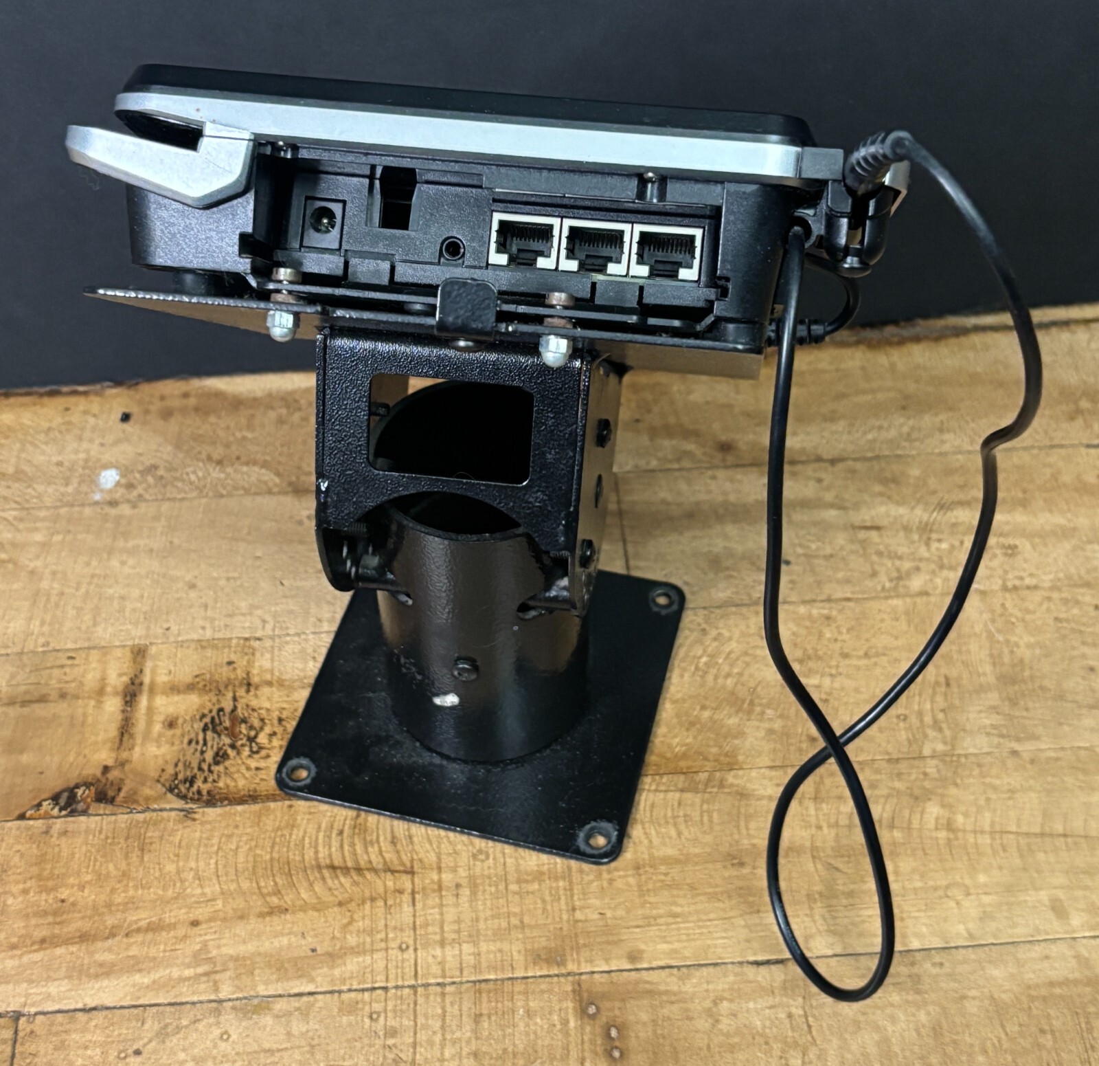 VeriFone MX 915 Card Terminal with swivel stand base (D)