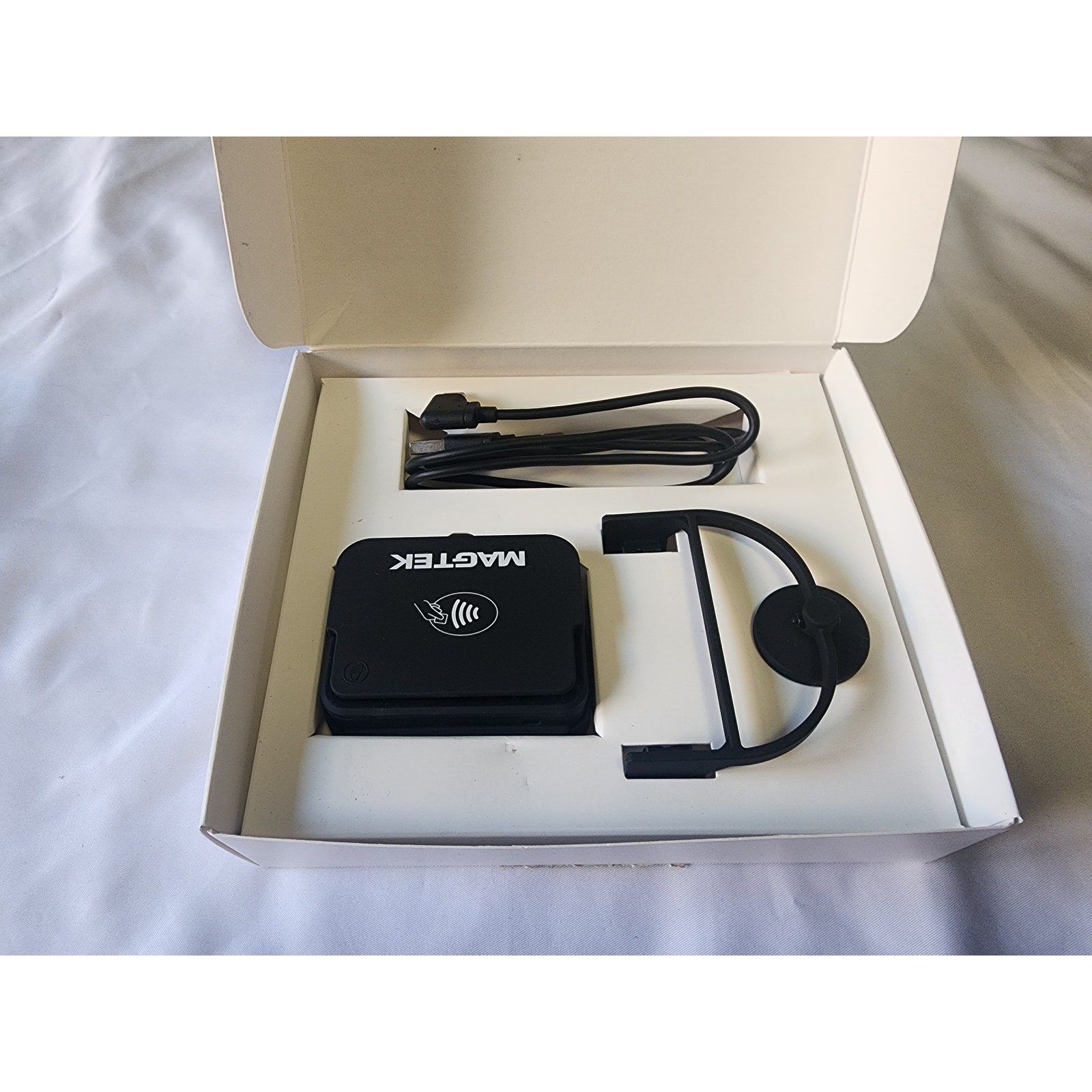 Magtek iDynamo 6 for IOS – Magnetic Card NFC Reader Mobile Payment iPhone iPad