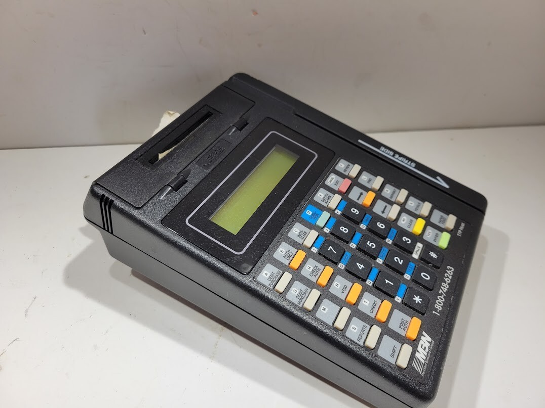 HYPERCOM T7P CREDIT CARD MACHINE POWERS ON BUT UNTESTED