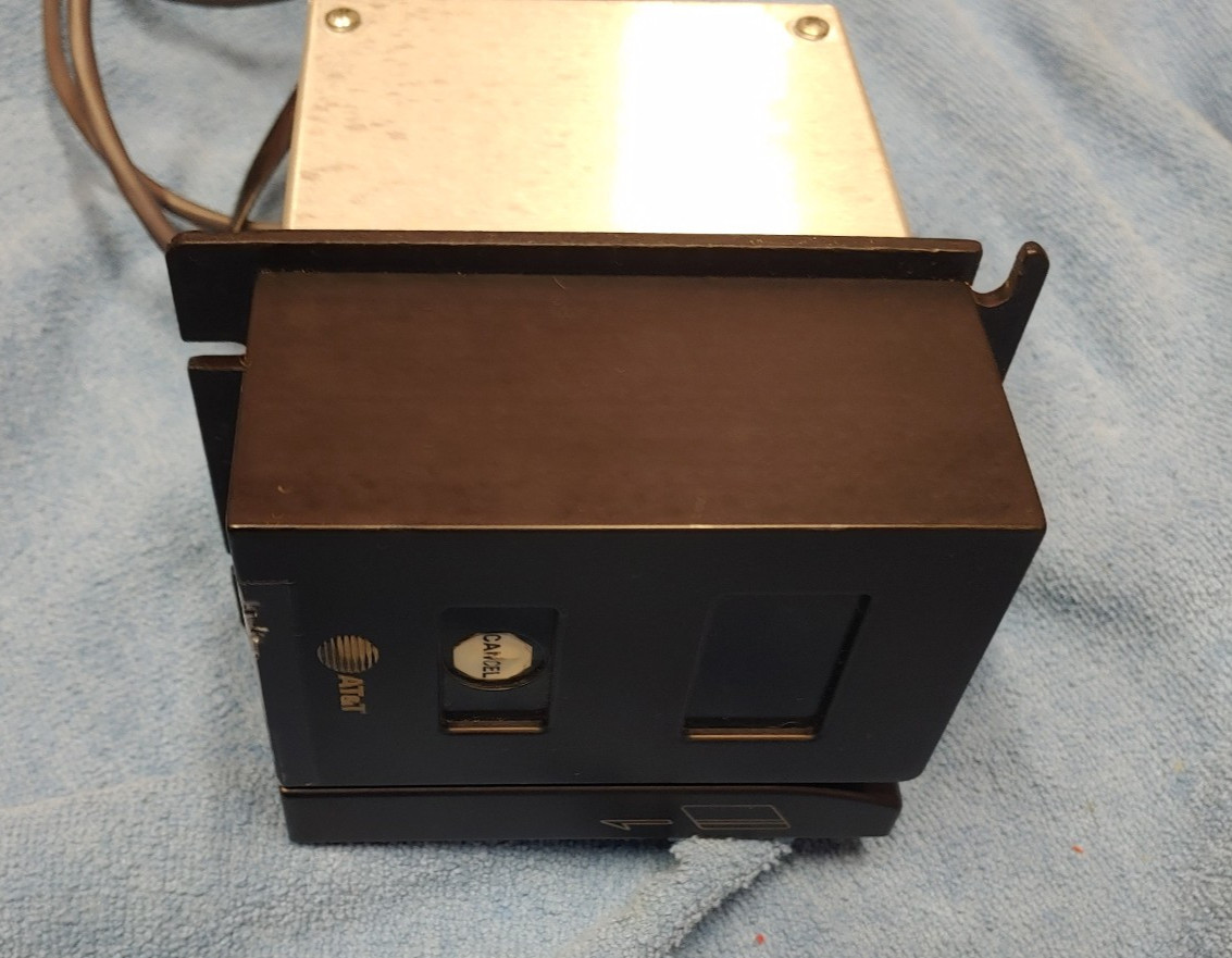AT&T model: Vr/Mdb Vending card Reader 30VDC .3A Hpn-823-004-000 Rev: C