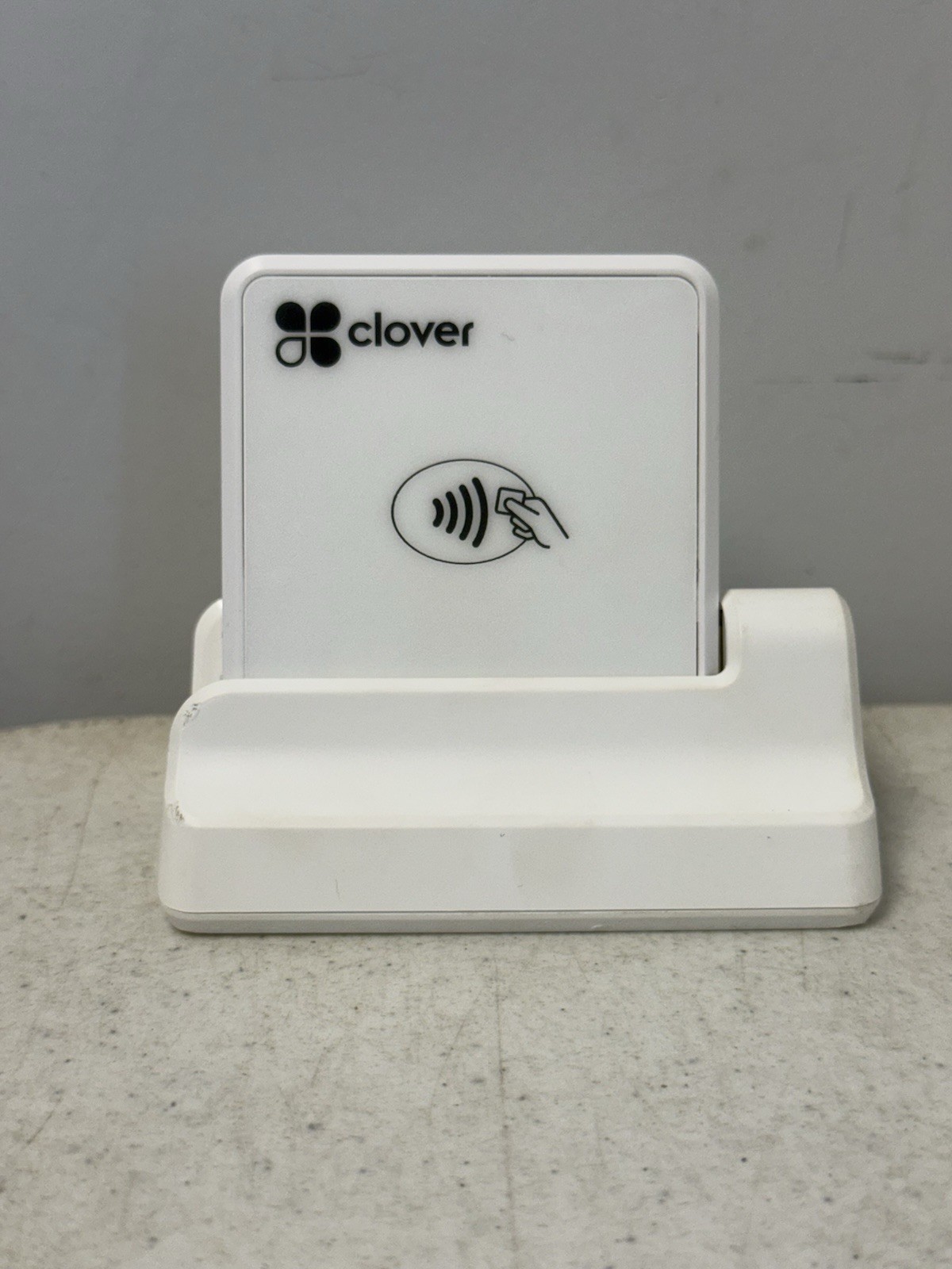 Clover Go RP457 A Contactless Chip Swipe Card Reader White With Charging Dock