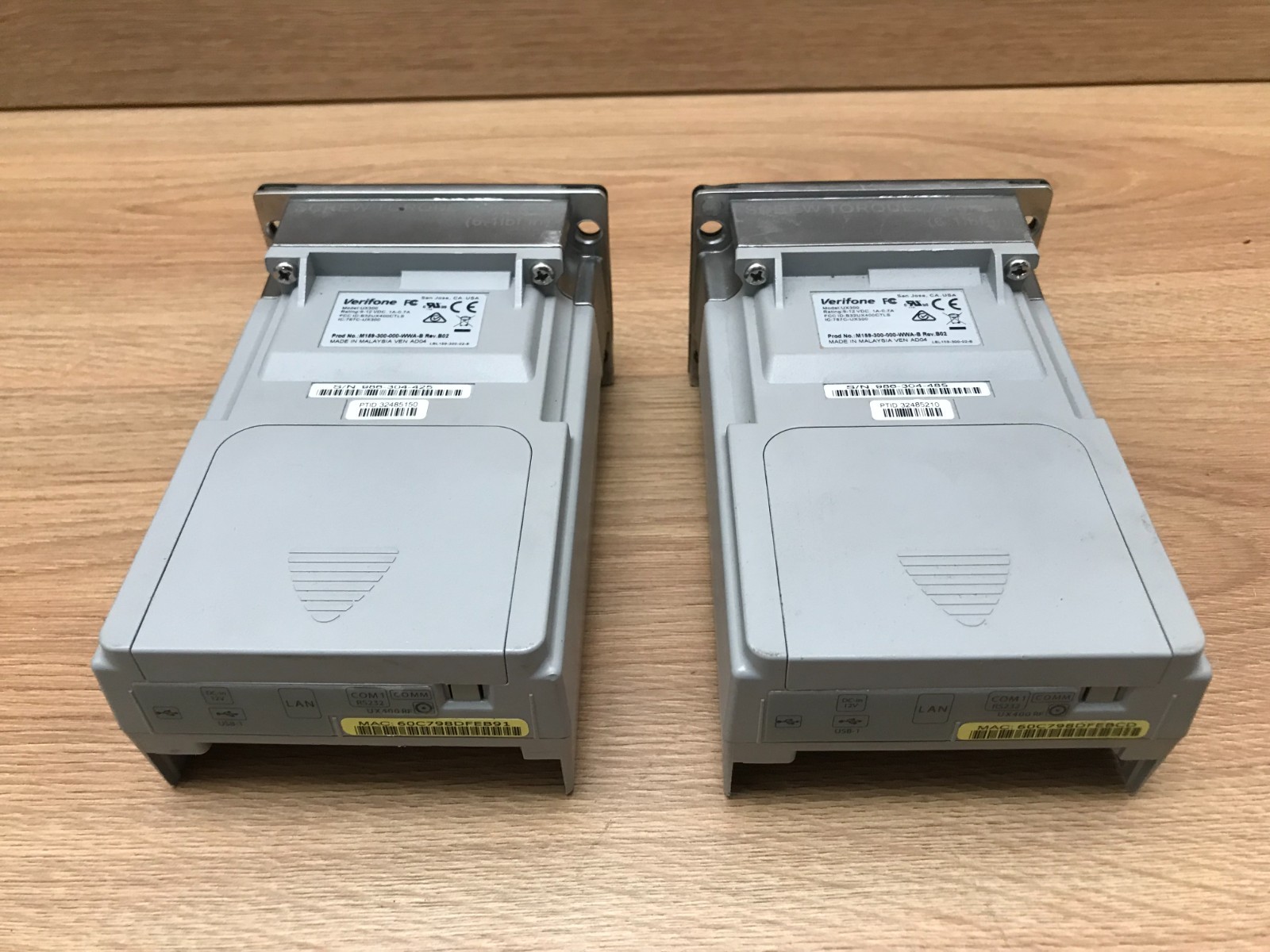 2x VERIFONE UX300 CREDIT CARD READER b32ux400ctls UNTESTED
