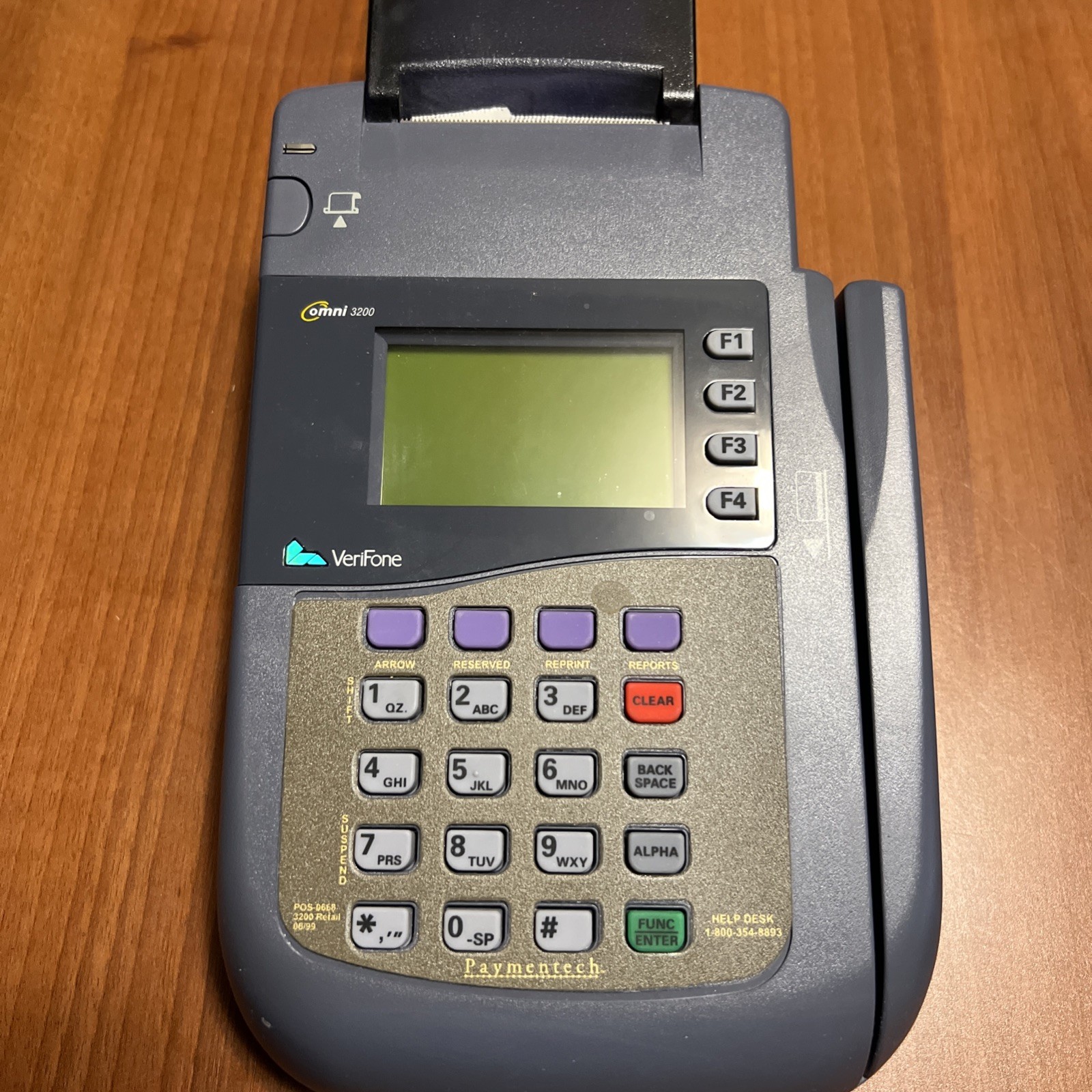 Veri-Fone, OMNI 3200 POS Terminal + (6) Paper Rolls, No Power Cable. 092-101-03