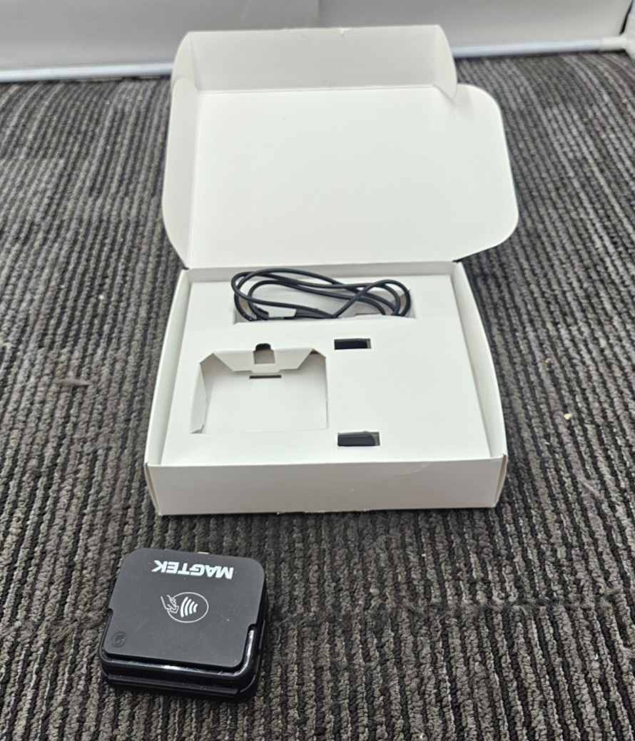 MAGTEK 21087016 iDynamo 6 Lightning Connection Secure Card Reader Authenticator