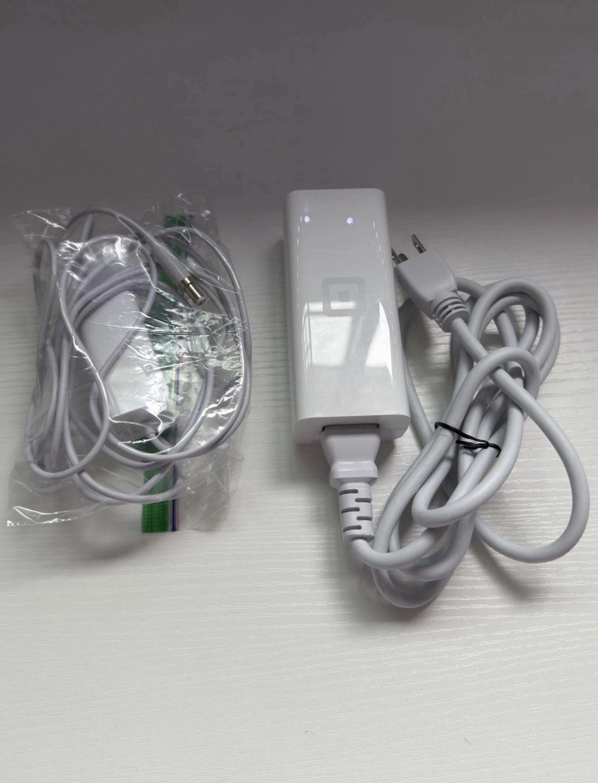 Used Square Pos Credit Card Reader Contactless Terminal iPad Stand