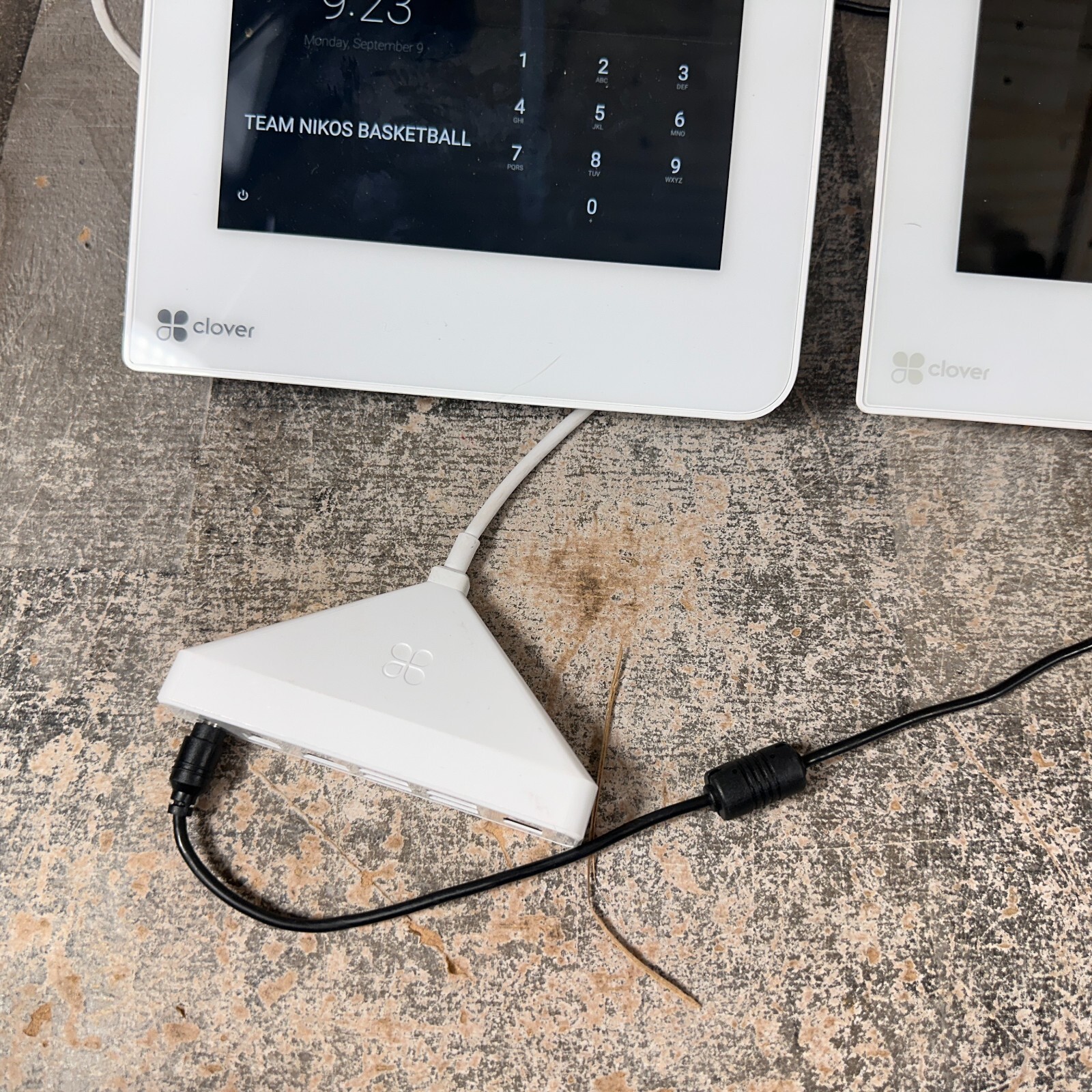 CLOVER | C302U | POS System/Credit Card Terminal with YJ3 Mini Triangle Hub Lot