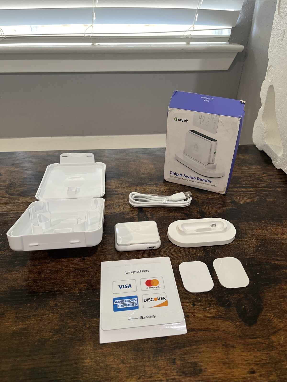 Shopify Chip and Swipe Credit Card Reader White Model S1701 Excellent Condition
