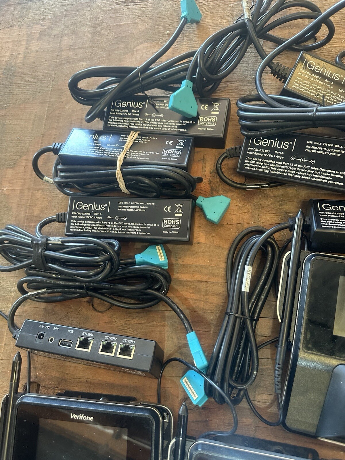 Lot 9 VERIFONE MX915 TERMINAL+ GENIUS CUSTOMER ENGAGEMENT PLATFORM + 2 Adapters