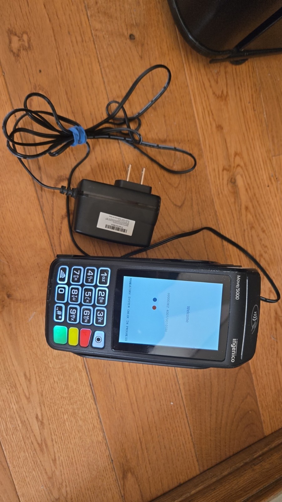 Ingenico Move/5000 terminal and charger