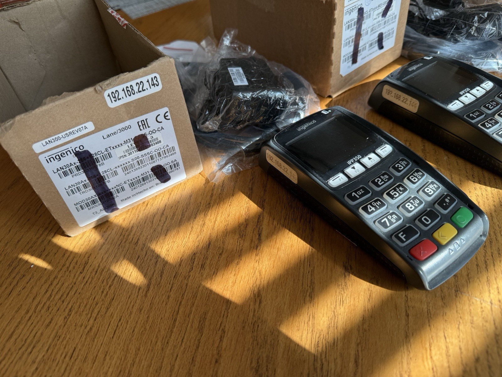 3x Ingenico IPP350 Credit/Debit Card Readers With Power Cords And Boxes