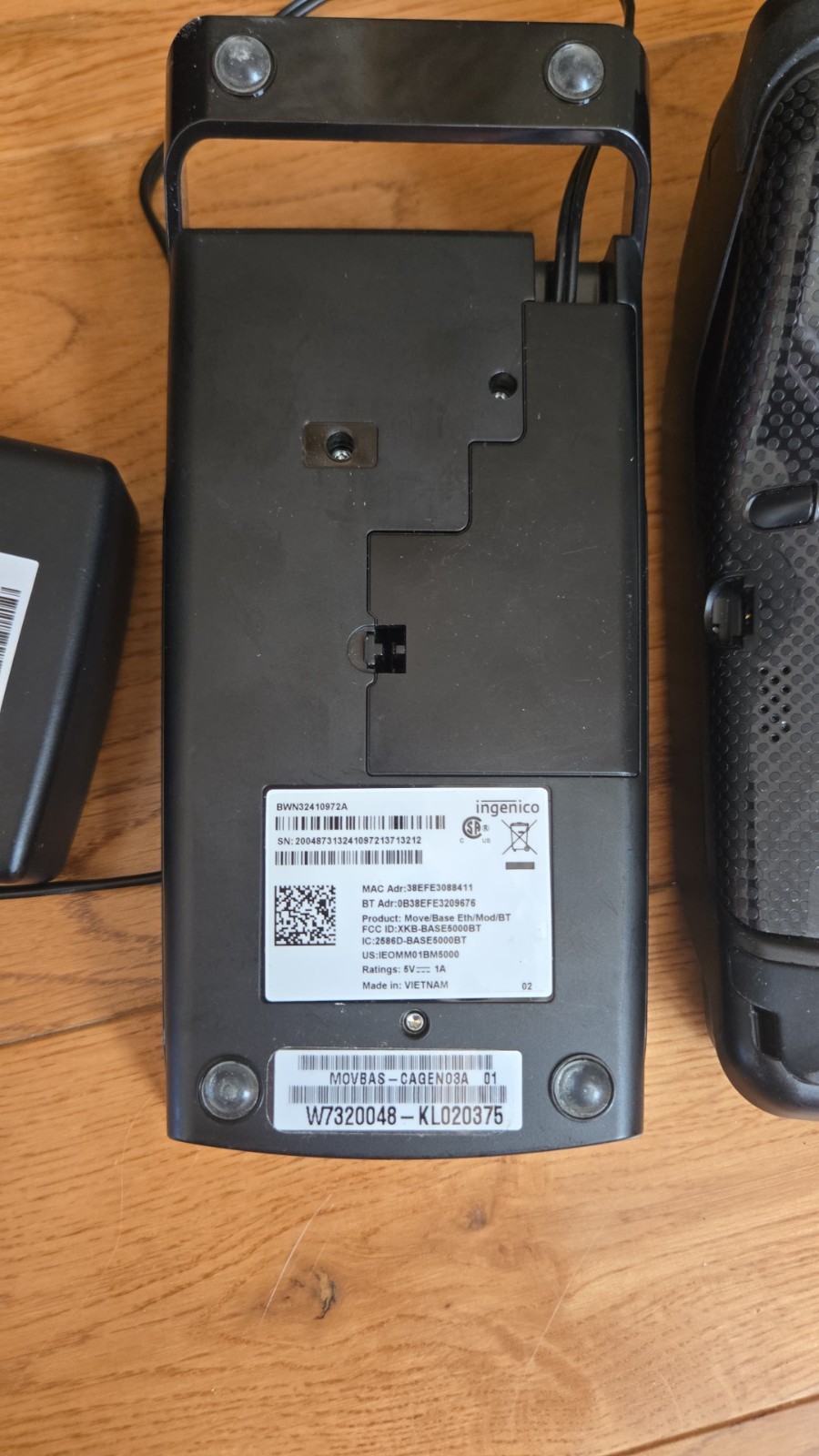 Ingenico Move/5000 terminal and charger