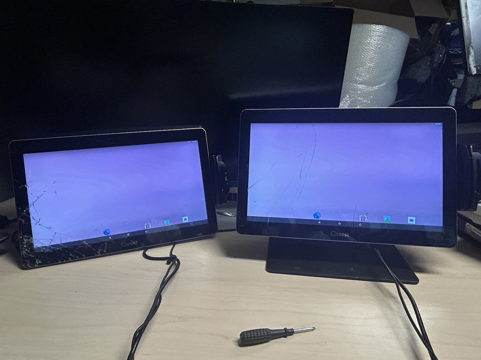 Lot of 2: Toast 15″ POS Terminal ELO – & 1 Stand Chip Reader Esy15i1B – Cracked*