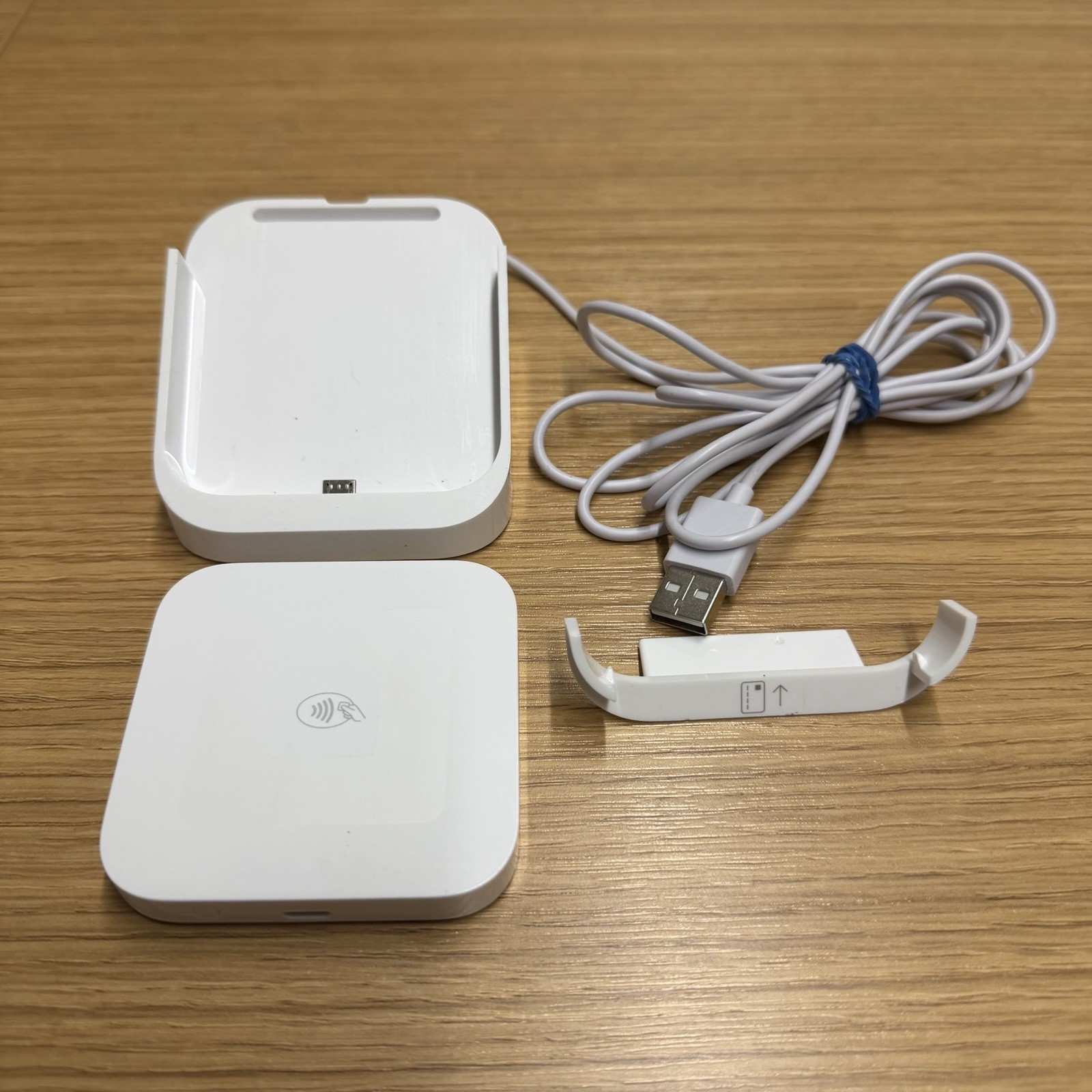 Apple Square Model S8 Contactless Chip Card Reader with S7 Power Dock USB Stand