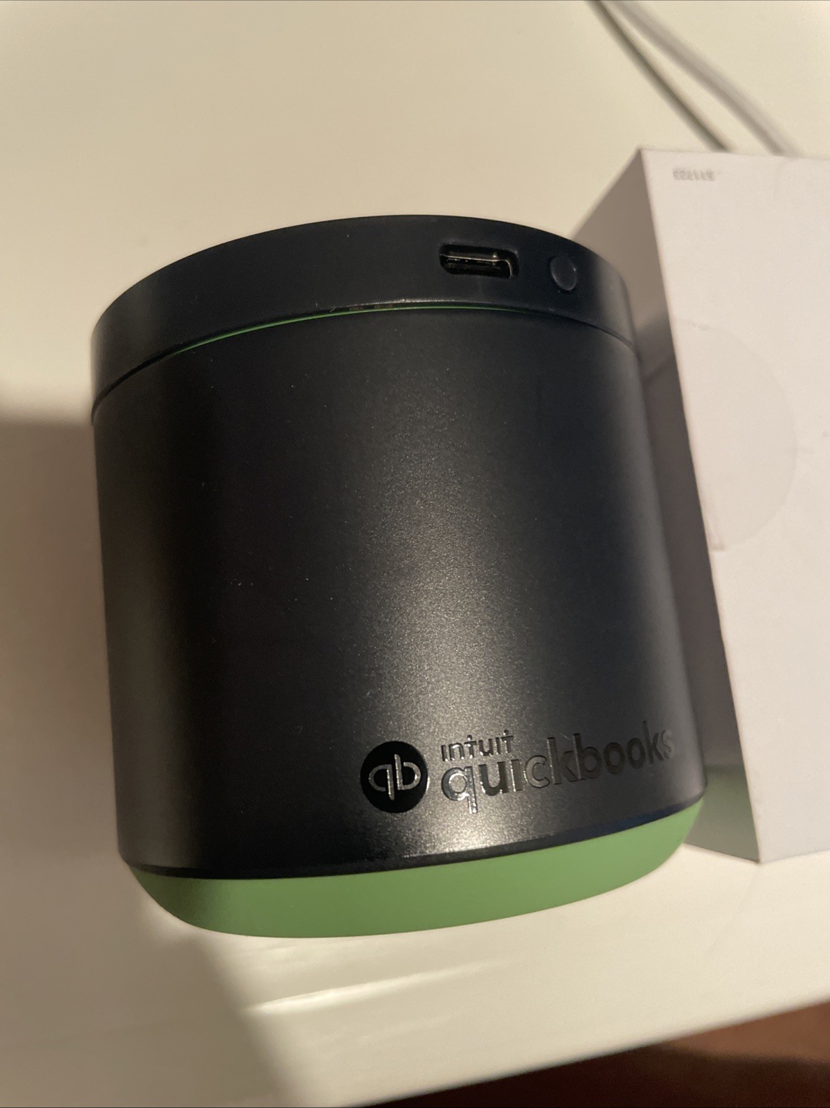 Intuit QuickBooks Credit Card Reader and Power Stand F11305 – Black /Green