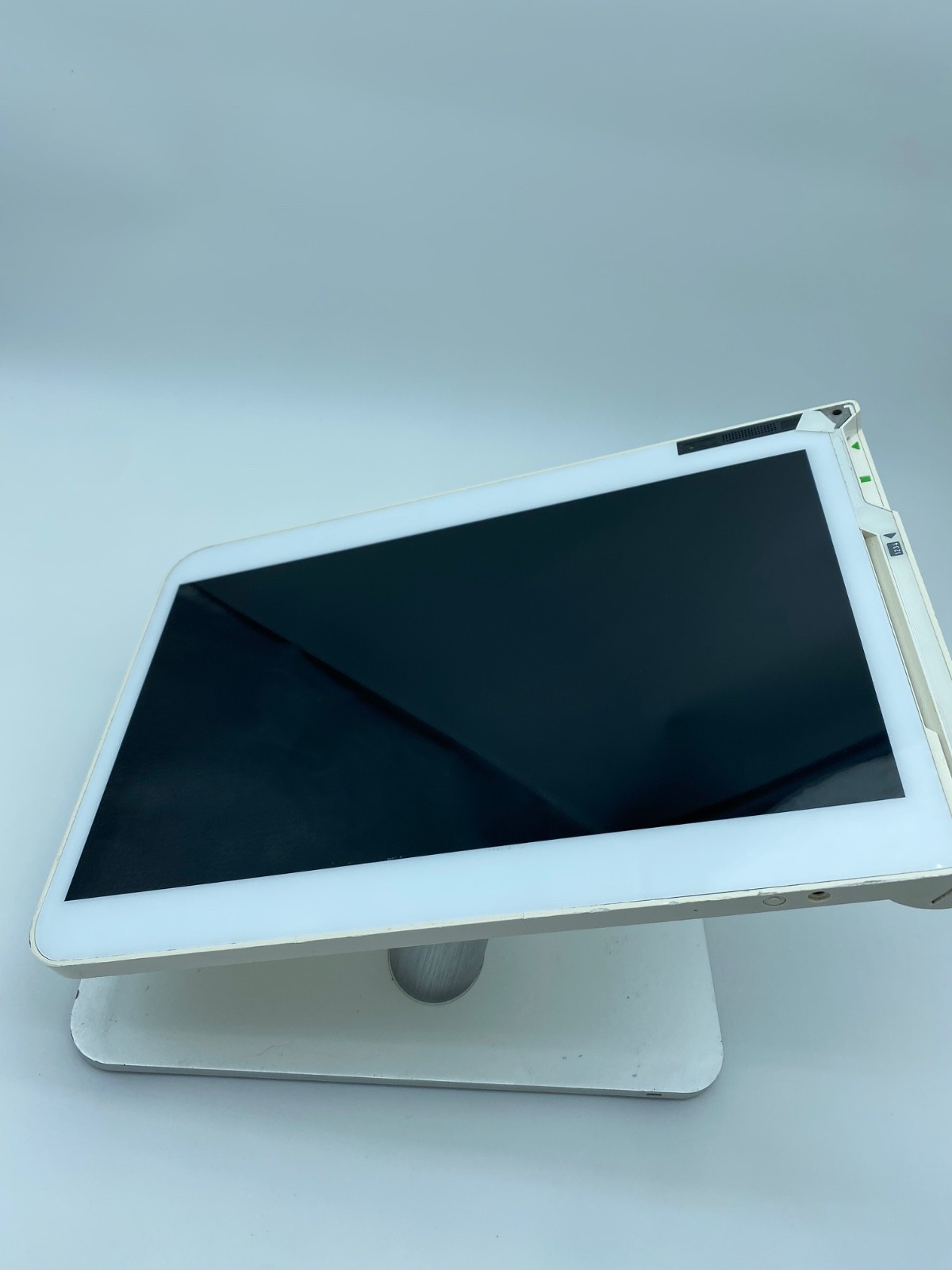 Clover C500 POS Terminal – Powers On – Screen Only –