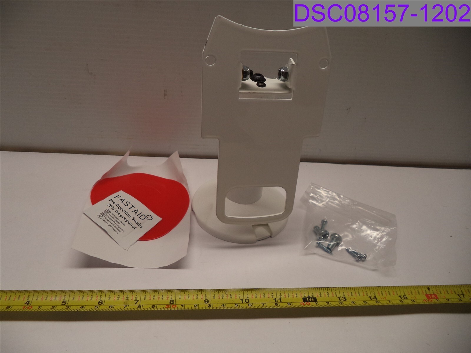 CHIPPED-NO PLATE DCCS Clover Mini Stand White P/N DCCS-CLOVERMINI-STAND