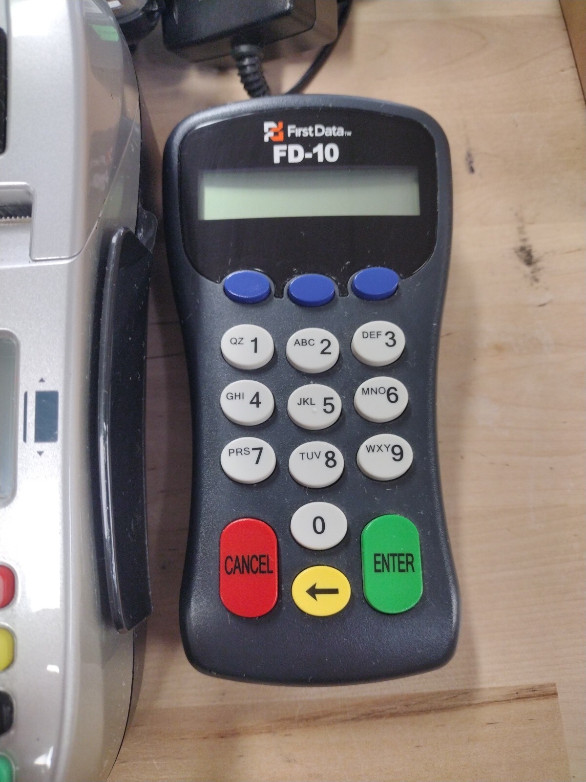 (2) First Data FD100ti Credit Card Machines & Pin Pad FD35 1 power cord