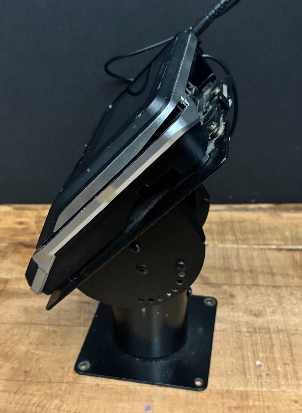 VeriFone MX 915 Card Terminal with swivel stand base (A)