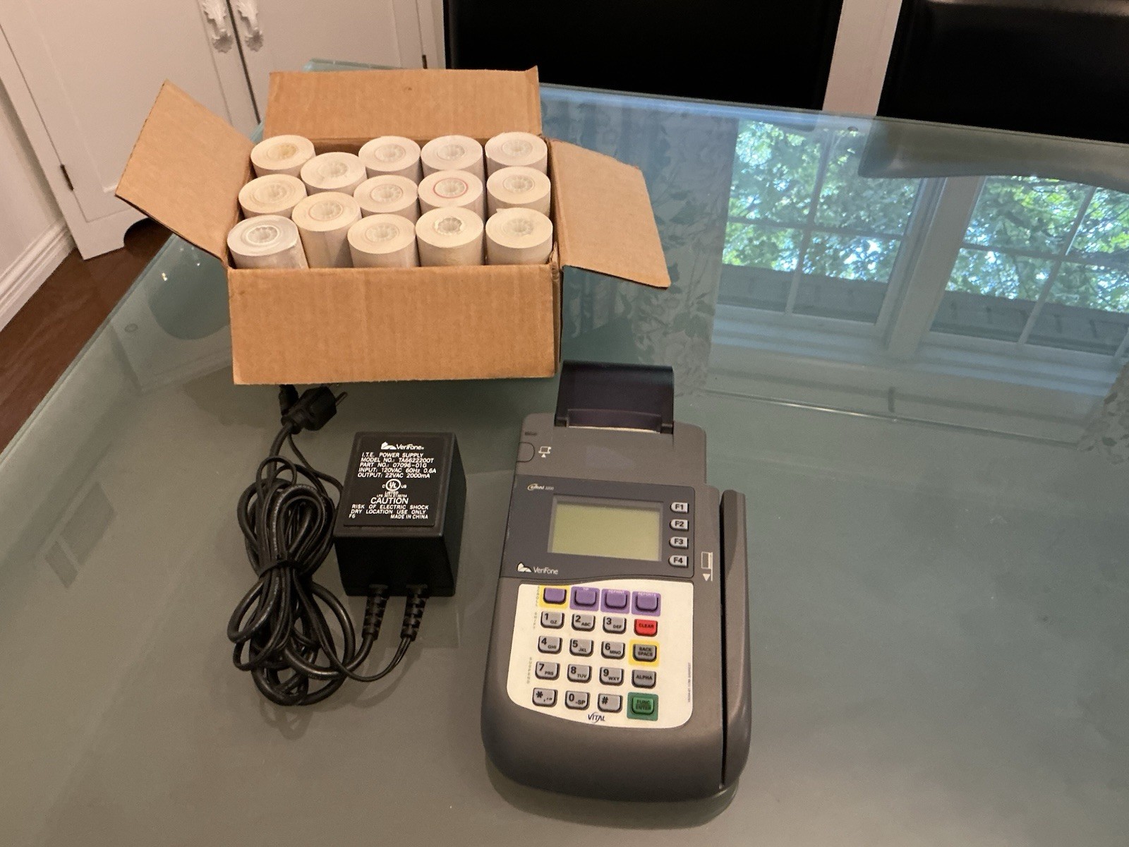Verifone OMNI 3200 Credit Card Processor Terminal Printer & Case of Paper Rolls