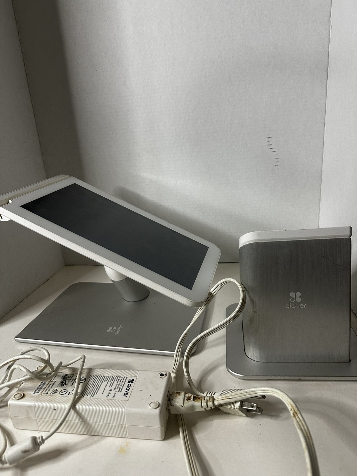 Clover Station POS 1.0 System, P100 Printer, C100 Screen & Power Adapter