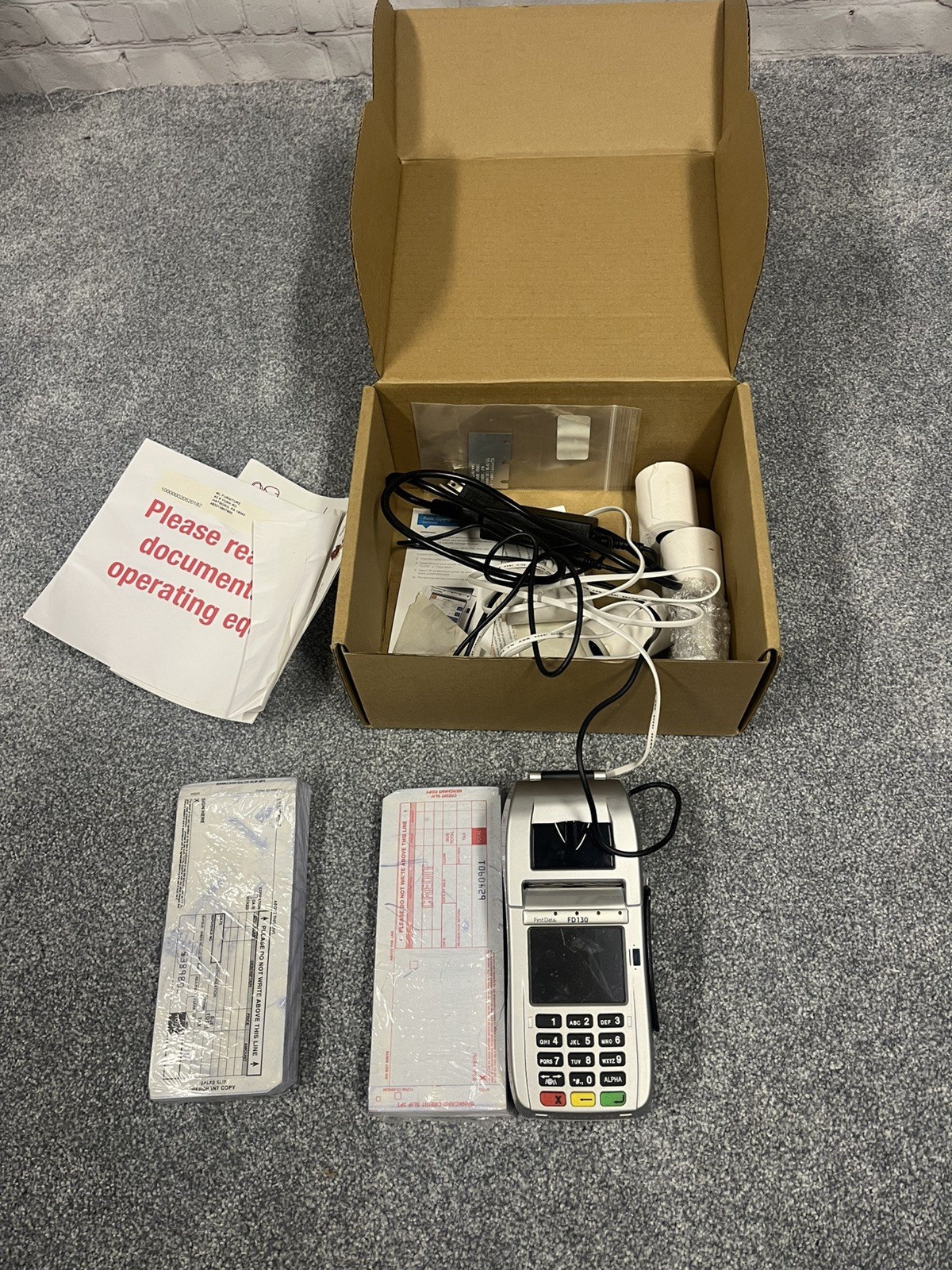First Data FD130 Credit Card Terminal W / Rolls