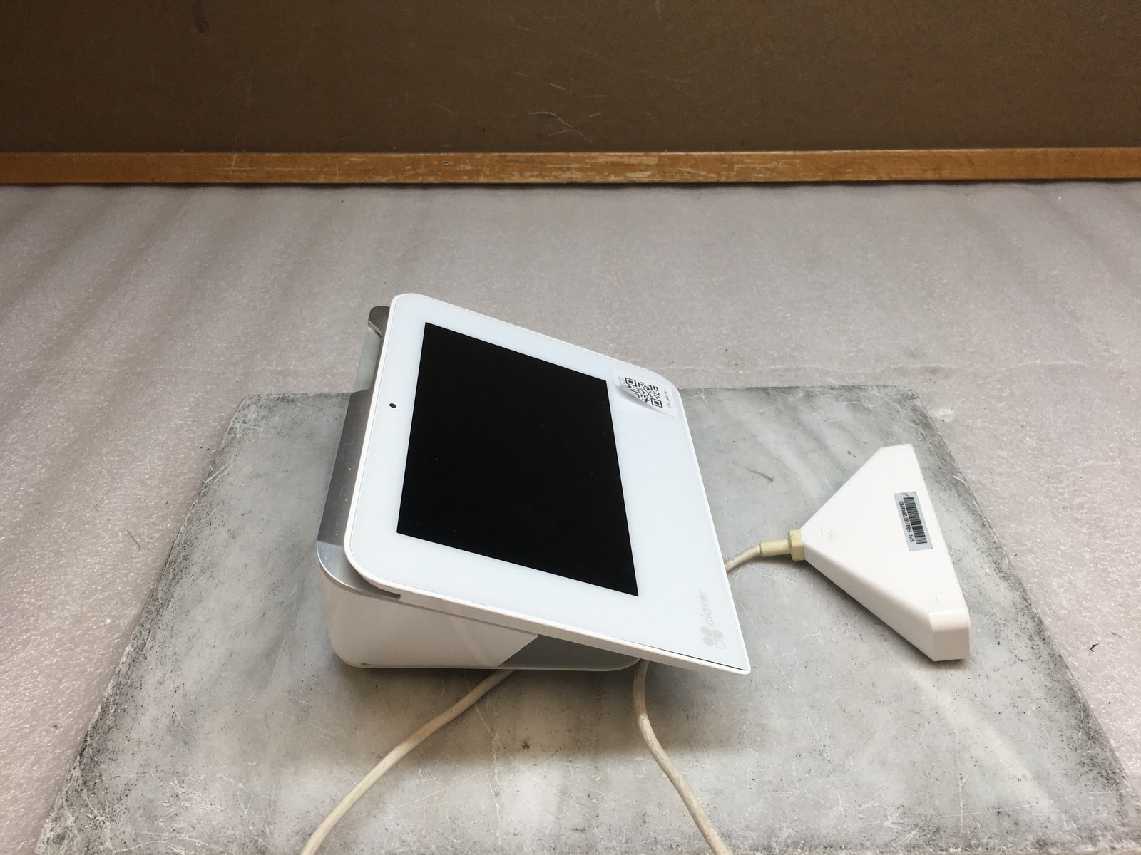 Clover Mini C305 POS System/Credit Card Terminal and Triangle Hub