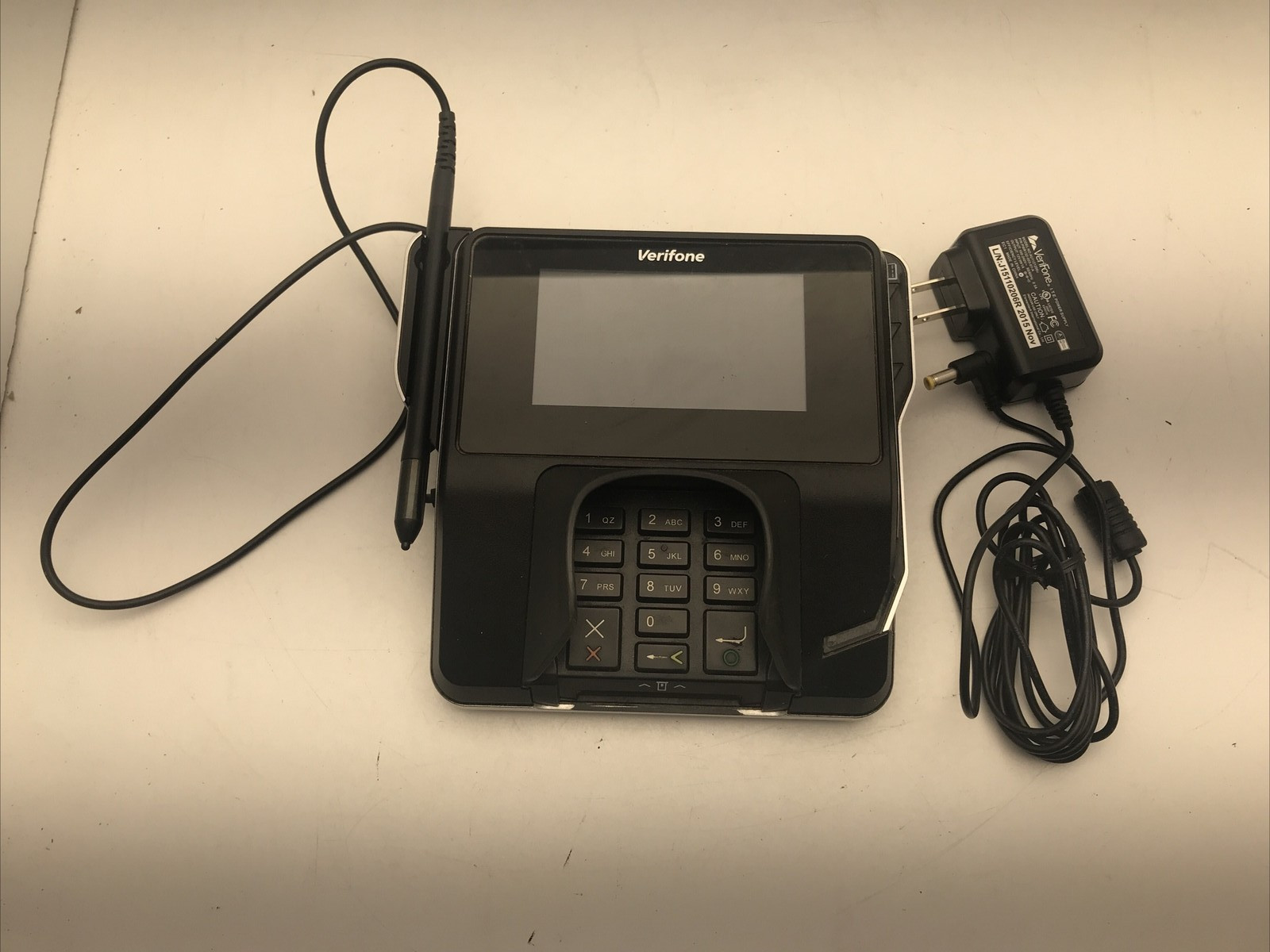 VeriFone MX 915 Credit Card Reader w/ AC adapter & MX900-02 POWERS ON UNTESTED