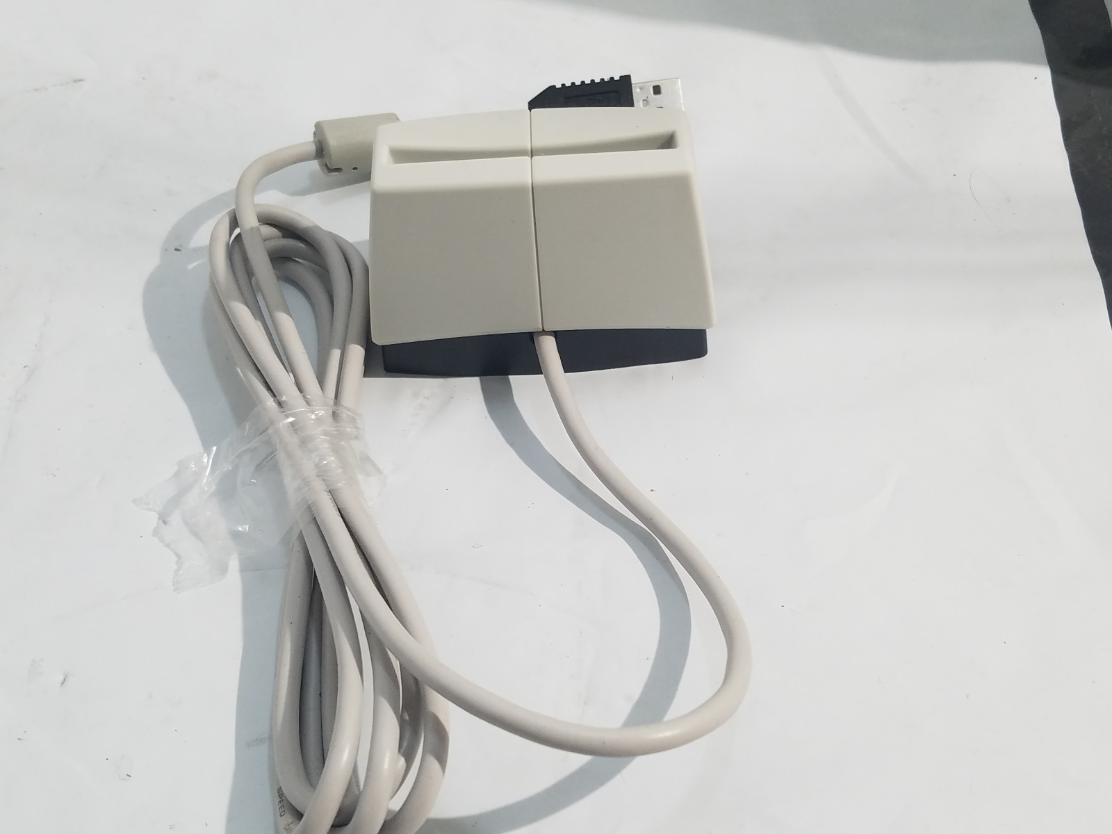 CHERRY SmartTerminal ST-1144 – SMART card reader – USB 2.0 – white (top), black