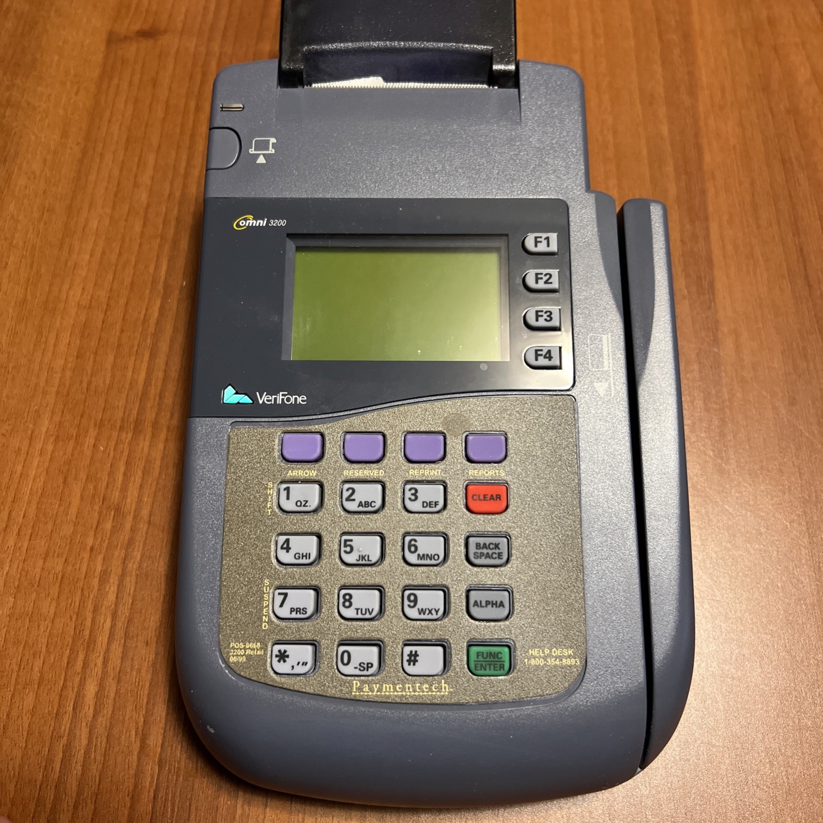 Veri-Fone, OMNI 3200 POS Terminal + (6) Paper Rolls, No Power Cable. 092-101-03