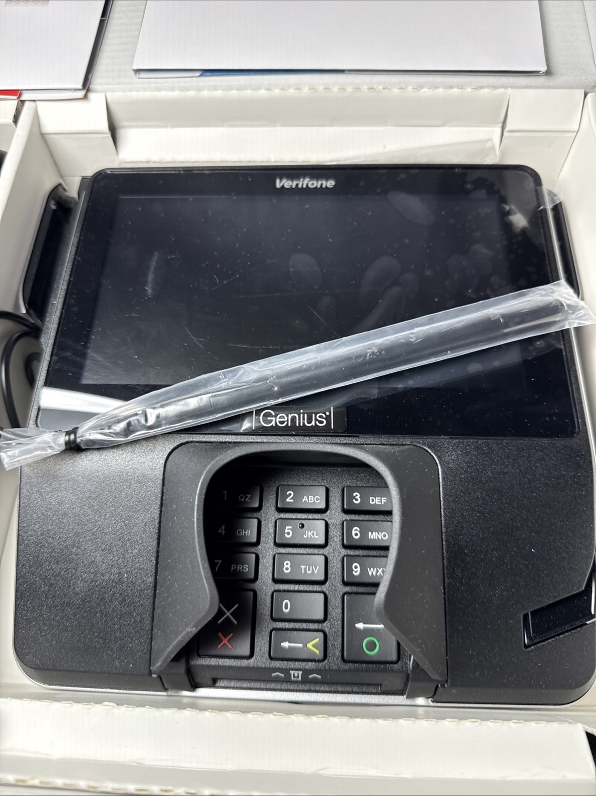NEW Genius by Cayan Verifone MX925 Credit Card Terminal With Stand Welcome Kit