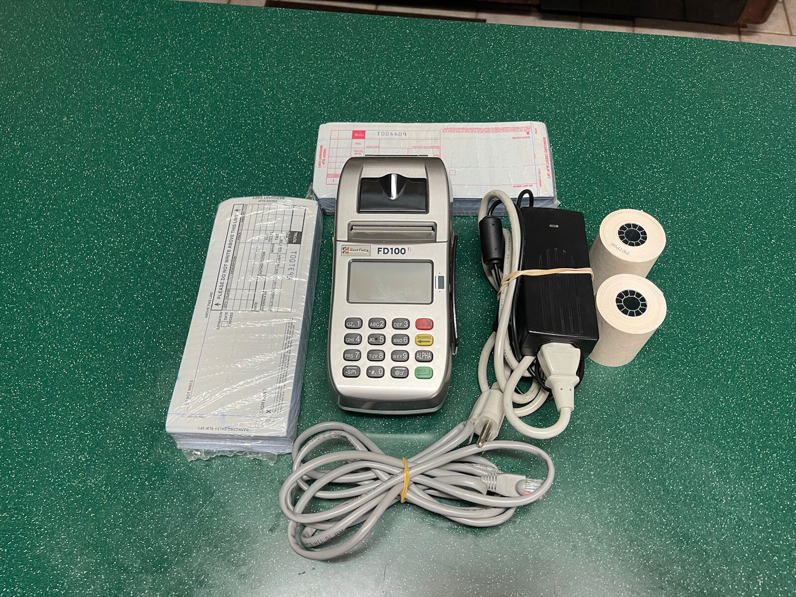 First Data FD100 TI EMV NFC Dial/IP Credit Card Machine