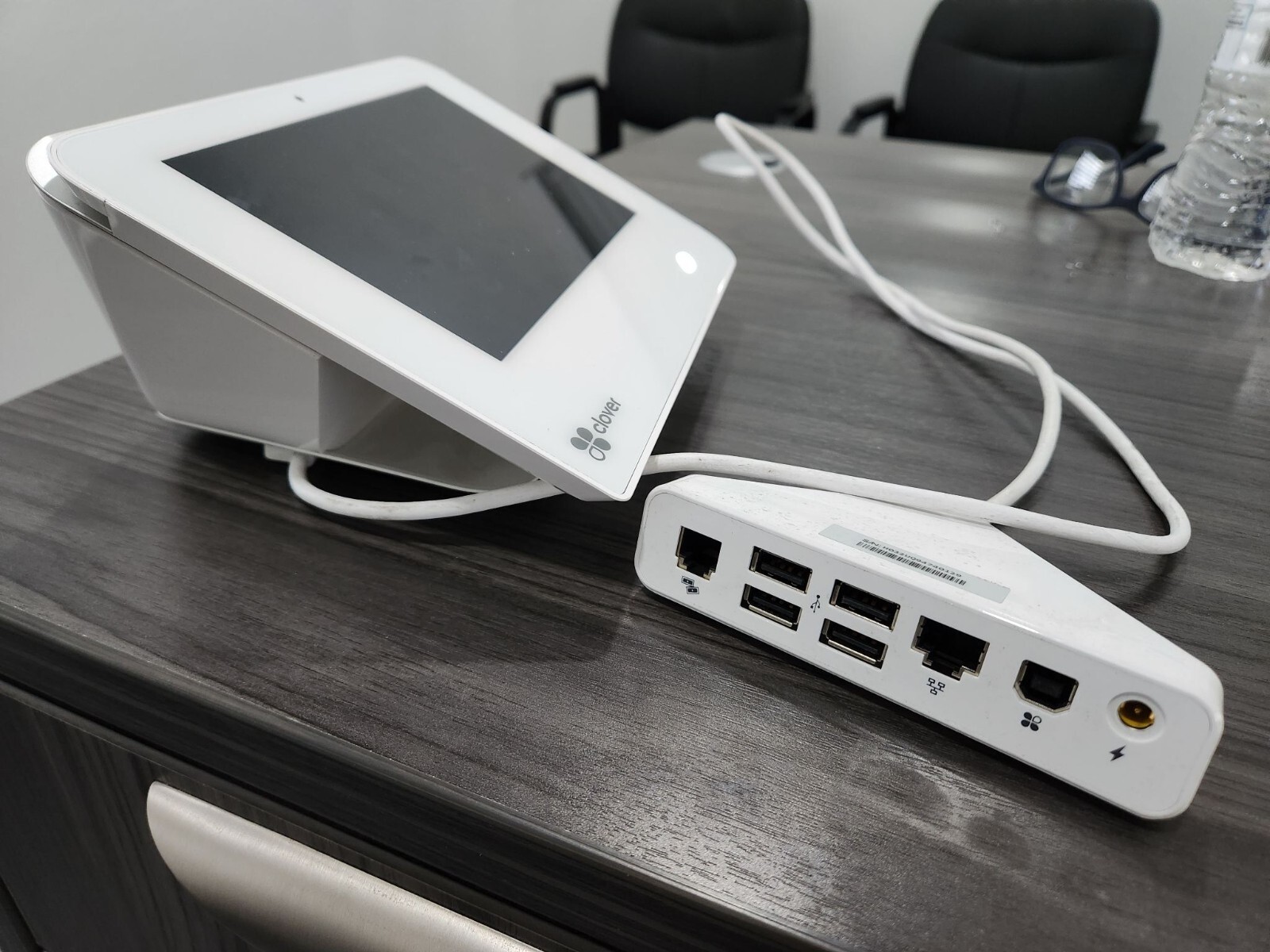 Clover Mini Wi-Fi C300 LCD Display POS System & Credit Card Processor With Hub