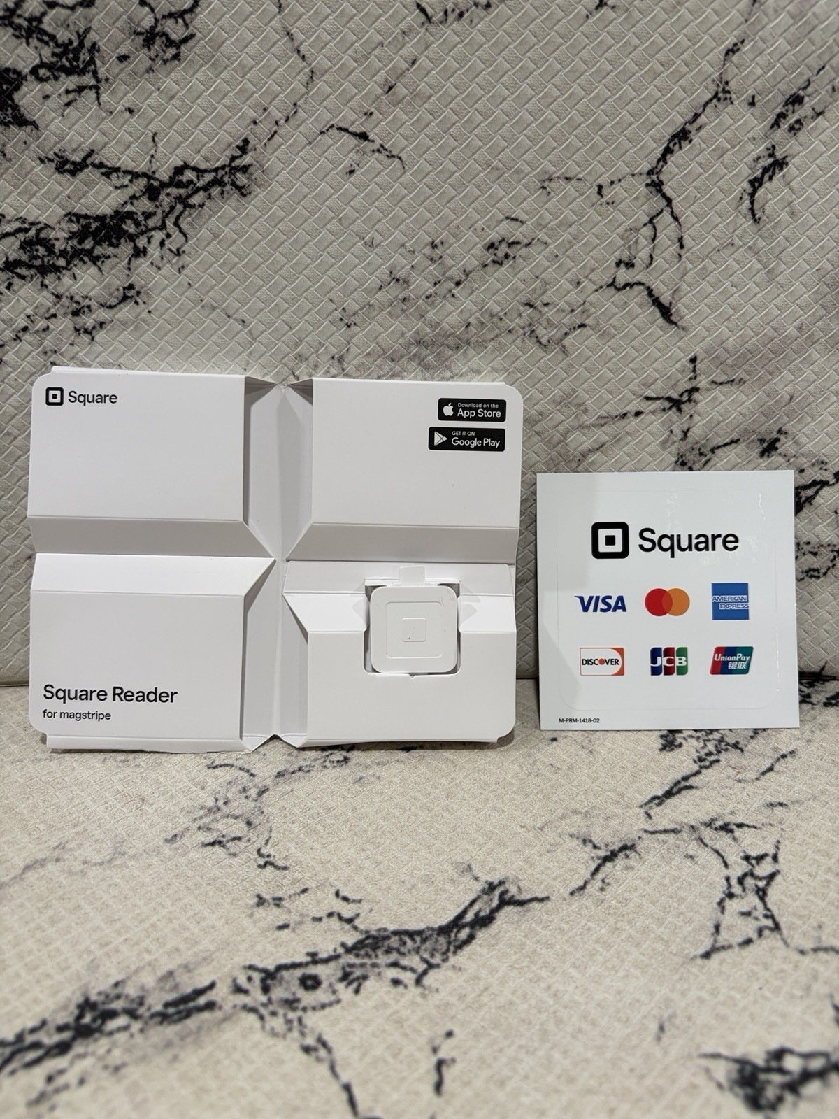 Square Magstripe Reader with Lightning Connector Glossy White