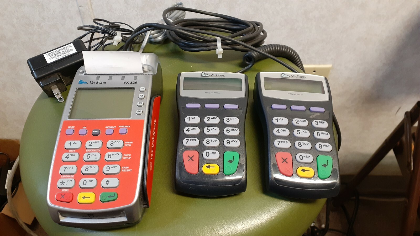 *NICE* VeriFone Vx520 credit card reader plus 2x PINpads 1000se w/ PS and cables