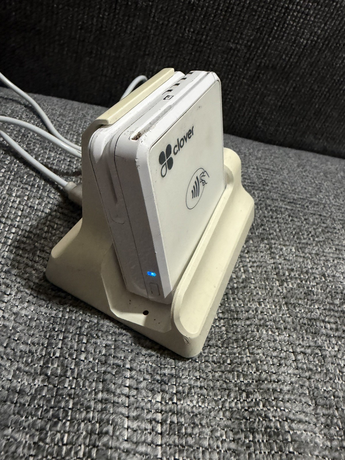 Clover Go RP457 A Contactless Chip Swipe Card Reader White W/Charging Dock cable
