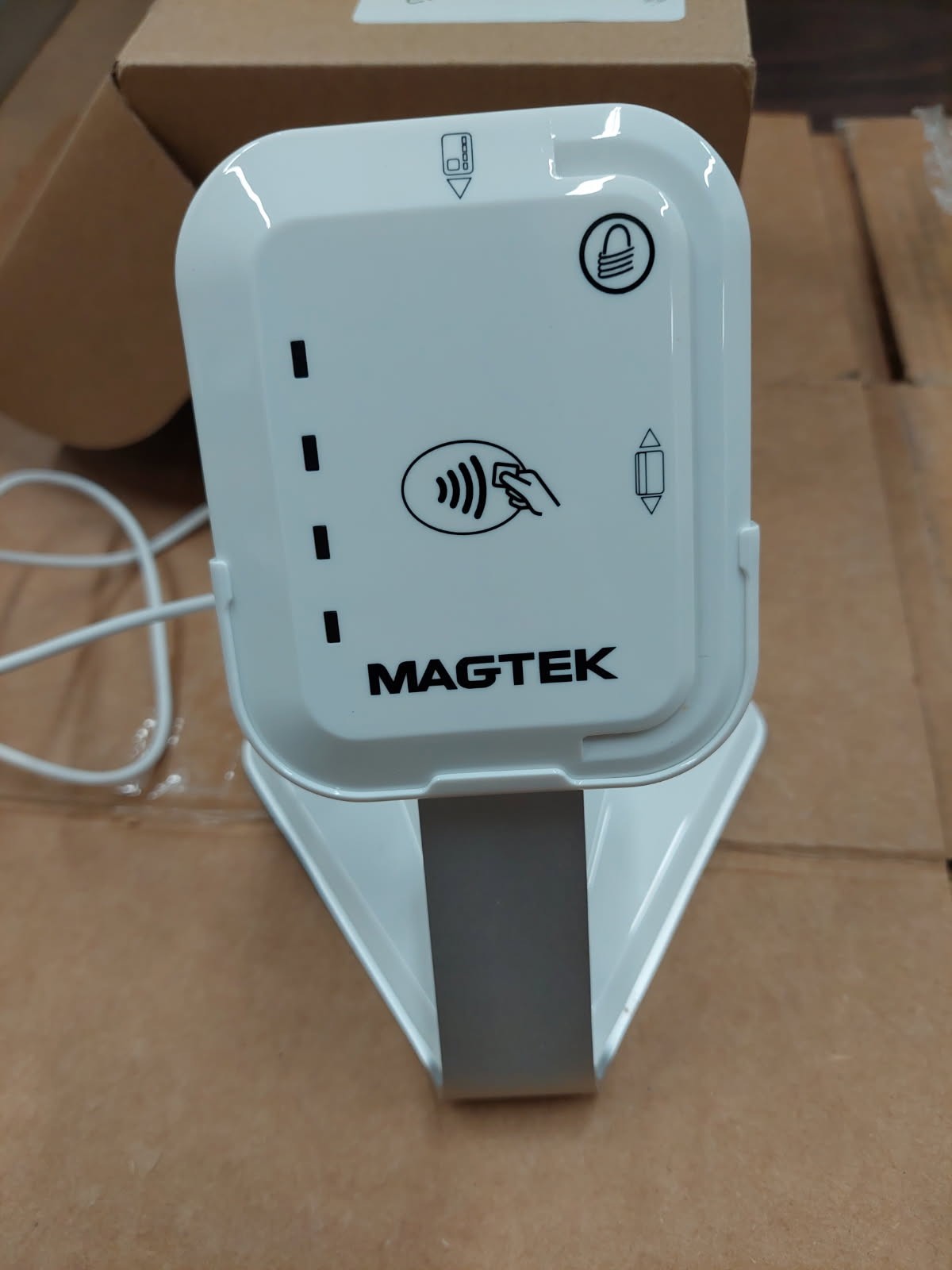MagTek tDynamo (Gen 1) EMV/Swipe/NFC Card Reader w/Stand – 21079821