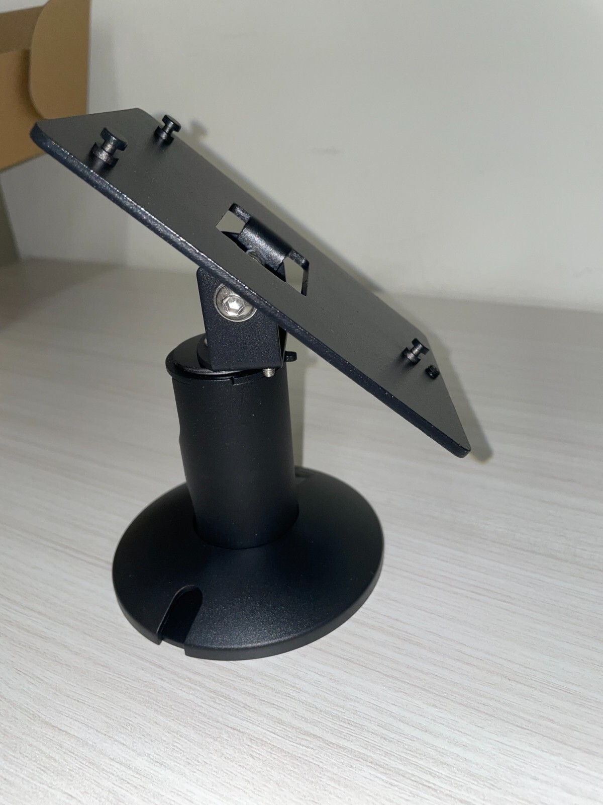 Pax Q30 Stand – Tilts/Swivels – Countertop