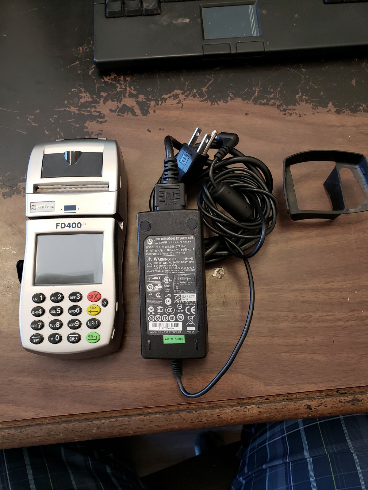 FD-400TI, WIRELESS CREDIT CARD MACHINE, BARELY USED-EXCELLENT CONDITION (A1-3)