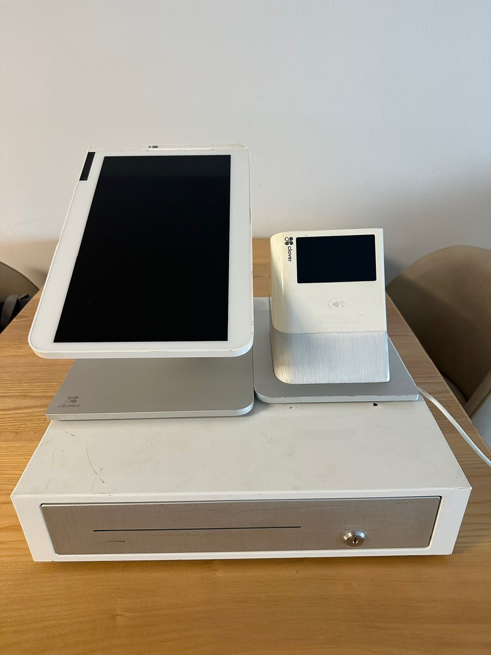 Clover POS System Bundle C500 + (P550 + Receipt Printer) + Cash Drawer (No Key)